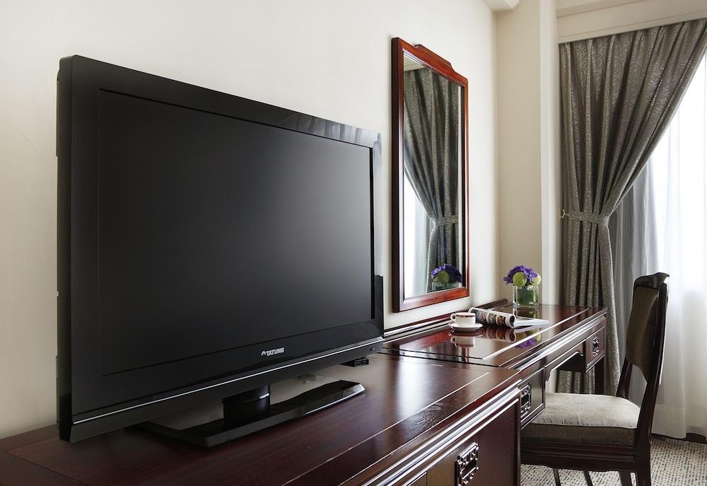 The Howard Plaza Hotel טאיפיי מראה חיצוני תמונה A flat-screen television