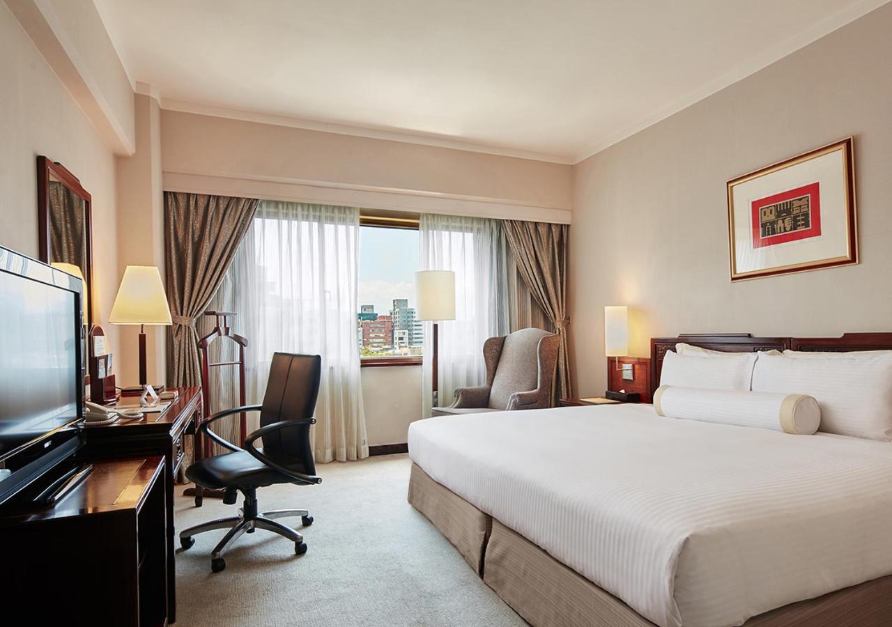 The Howard Plaza Hotel טאיפיי מראה חיצוני תמונה A room at the hotel