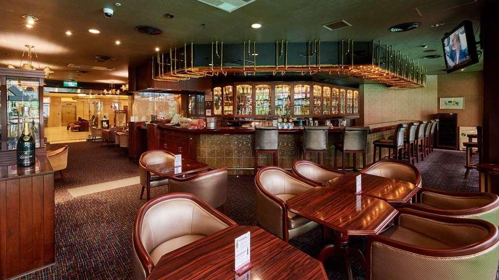 The Howard Plaza Hotel טאיפיי מסעדה תמונה The bar at the Singapore Airlines lounge at Changi Airport