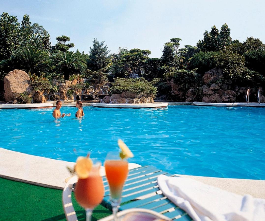 The Howard Plaza Hotel טאיפיי מראה חיצוני תמונה The swimming pool at the hotel