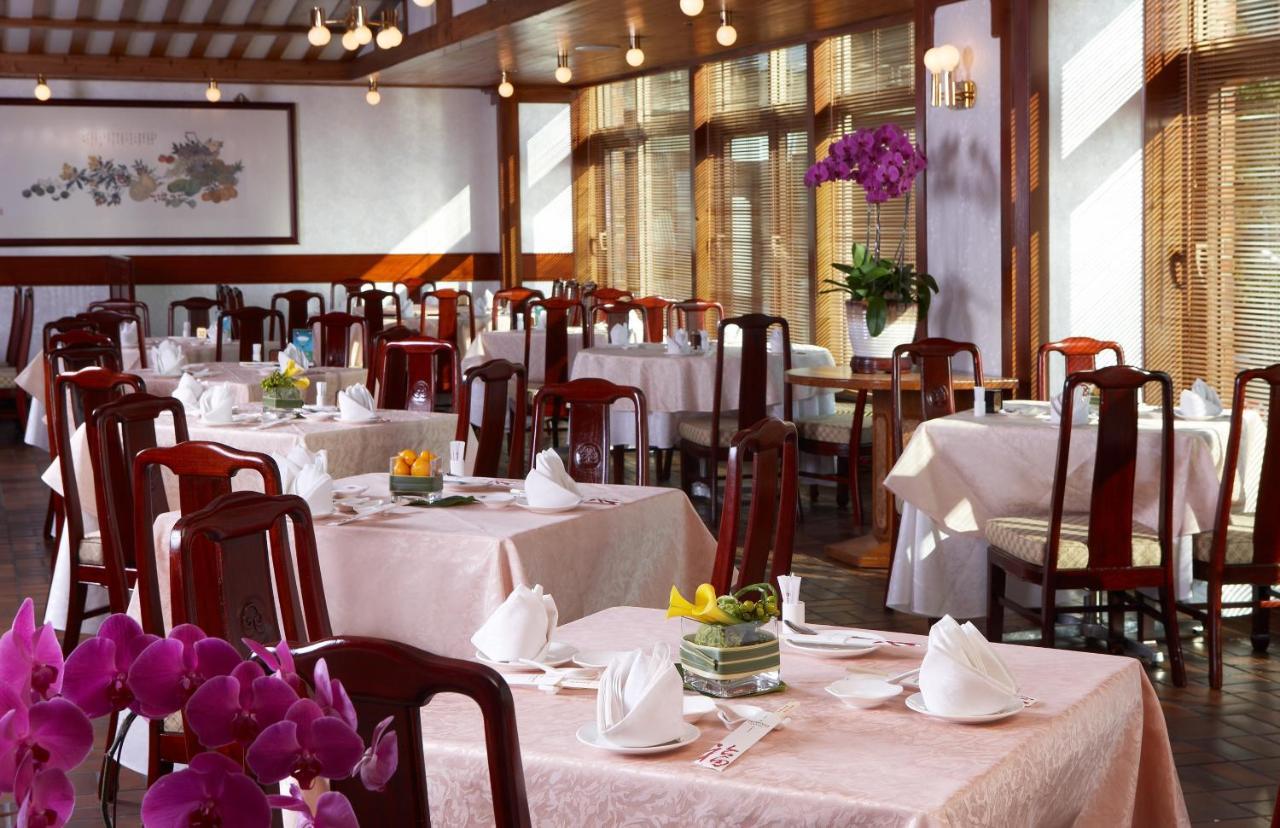 The Howard Plaza Hotel טאיפיי מראה חיצוני תמונה Interior of the restaurant