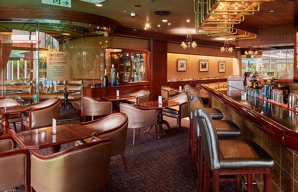 The Howard Plaza Hotel טאיפיי מסעדה תמונה The bar on board the Queen Mary 2