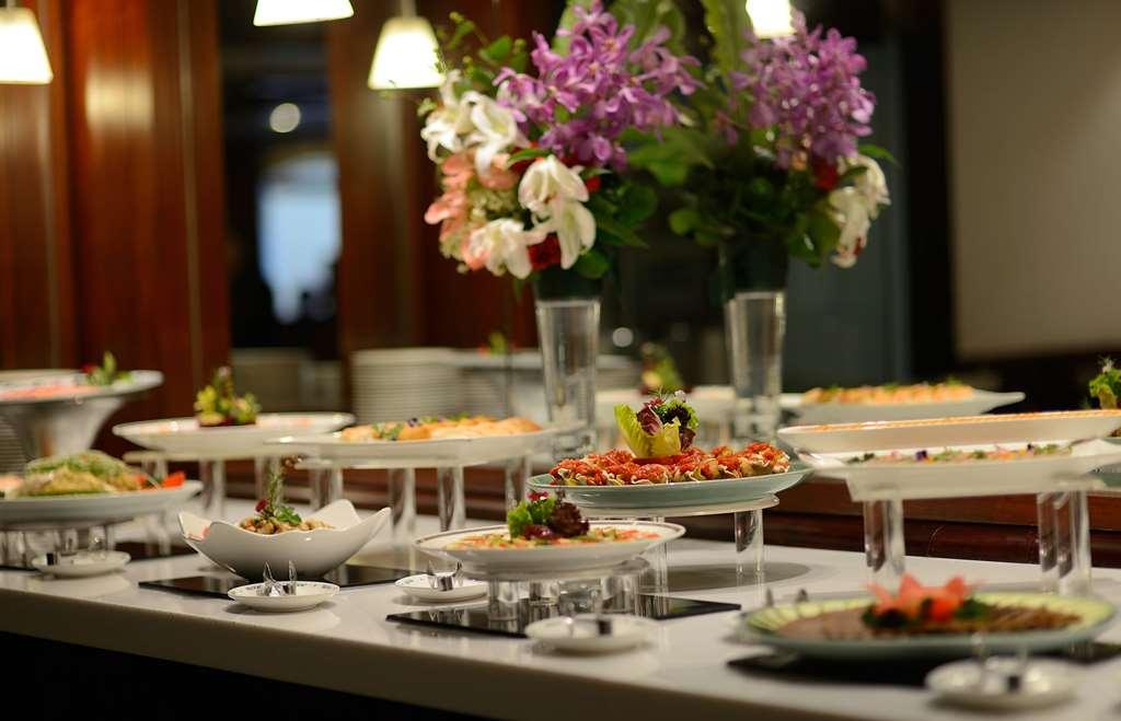 The Howard Plaza Hotel טאיפיי מסעדה תמונה A buffet