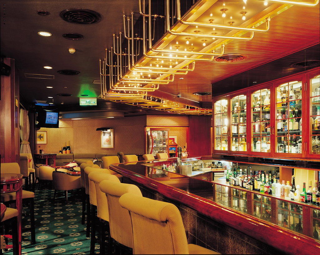 The Howard Plaza Hotel טאיפיי מסעדה תמונה The bar on board the Queen Mary 2